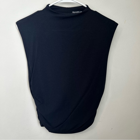 A&F Paloma Top in Black - Picture 3 of 7